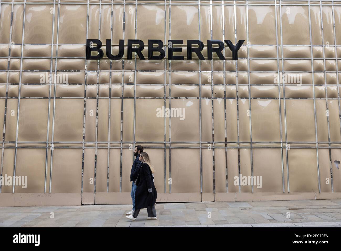 Burberry bond street hi res stock photography and images Alamy