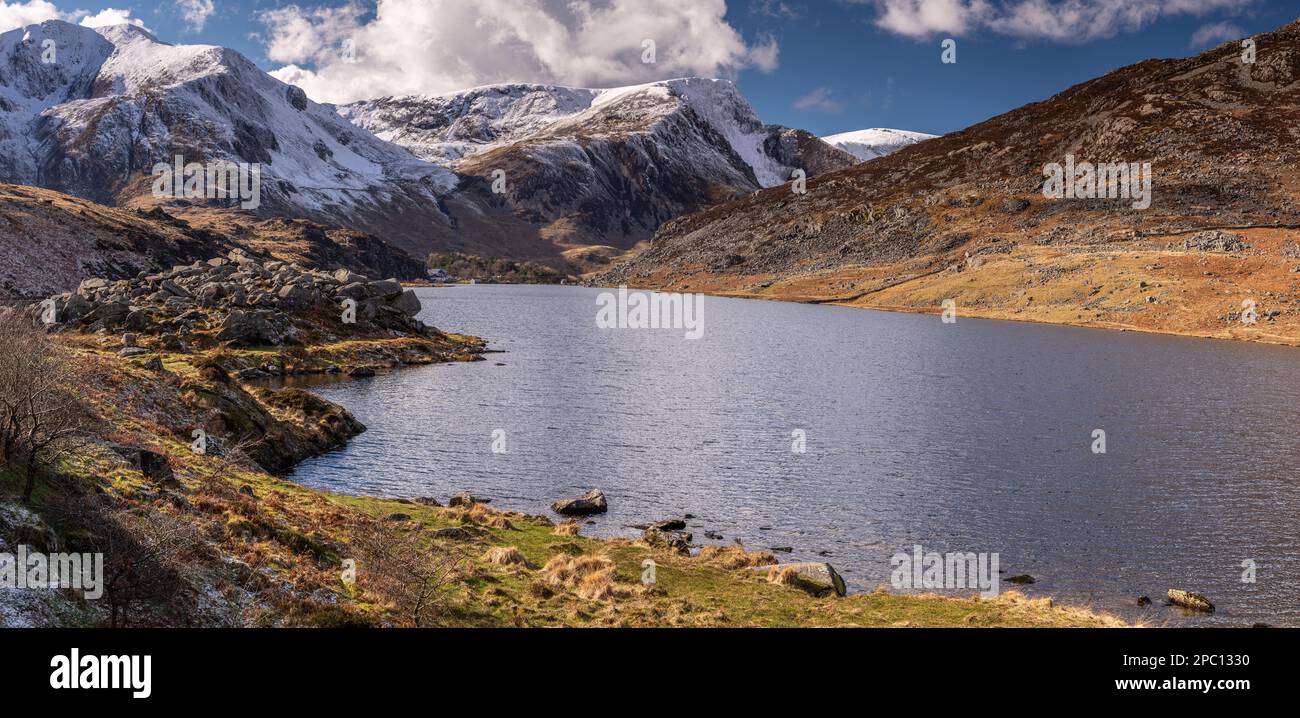 Llyn Ogwen and mountains with snow, Snowdonia, North Wales Stock Photo