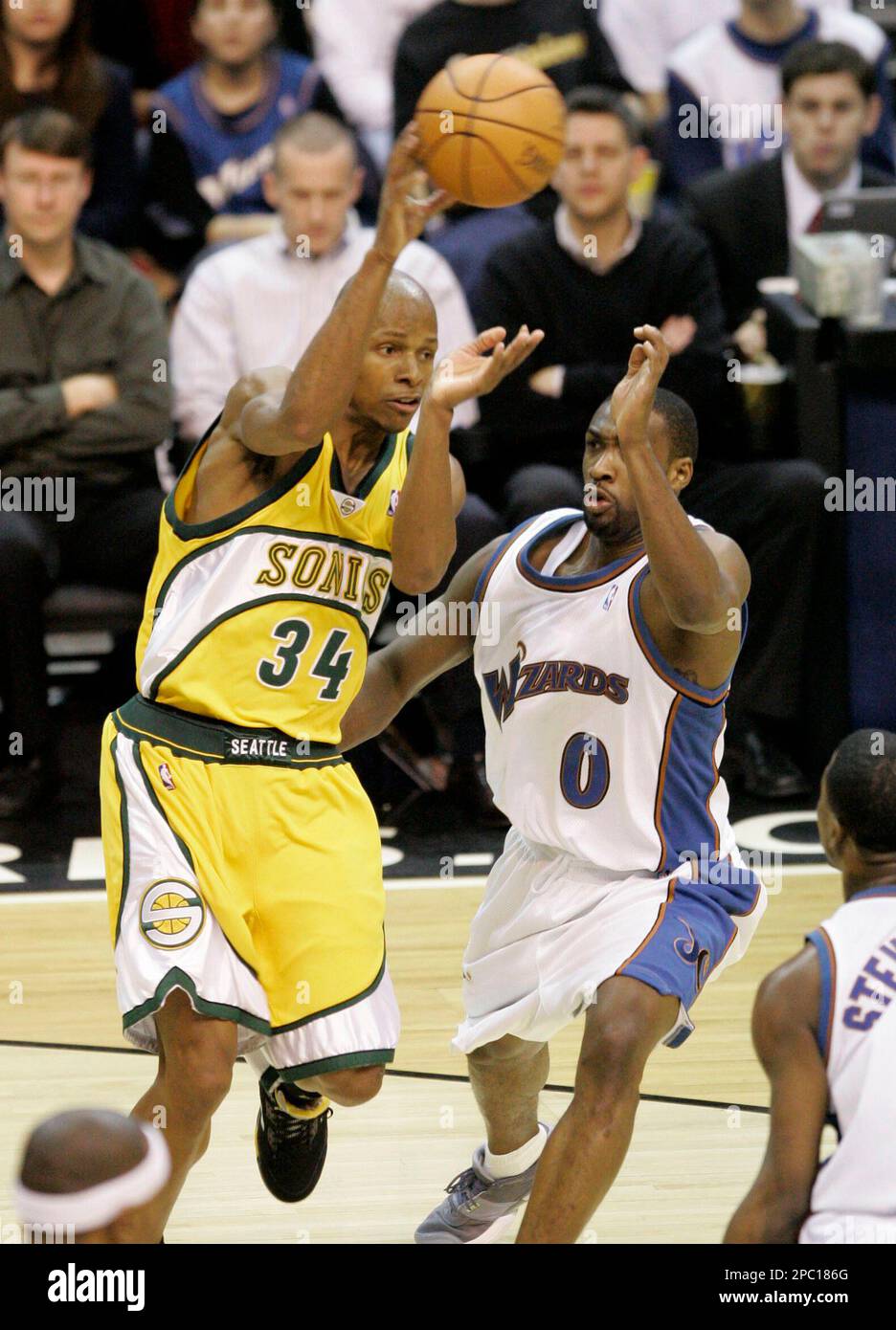 Seattle SuperSonics Ray Allen 34 passes the ball over
