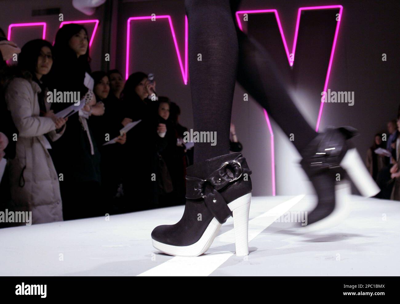 Donna Karan Women's DKNY Platform Slip on Cory Black Gold Sneaker Shoes  Size 9.5 | eBay
