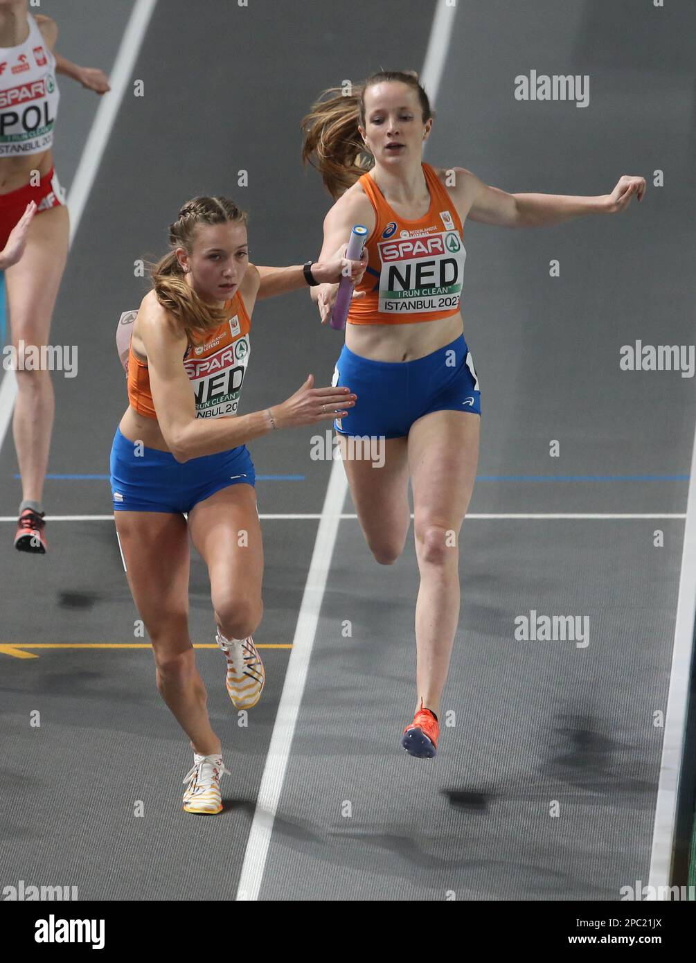 peeters-cathelijn-and-bol-femke-of-netherlands-4-x-400m-relay-women
