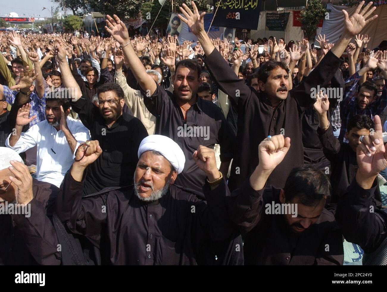 Pakistani Shiite Muslims chant anti-American slogans during a Muharrum ...