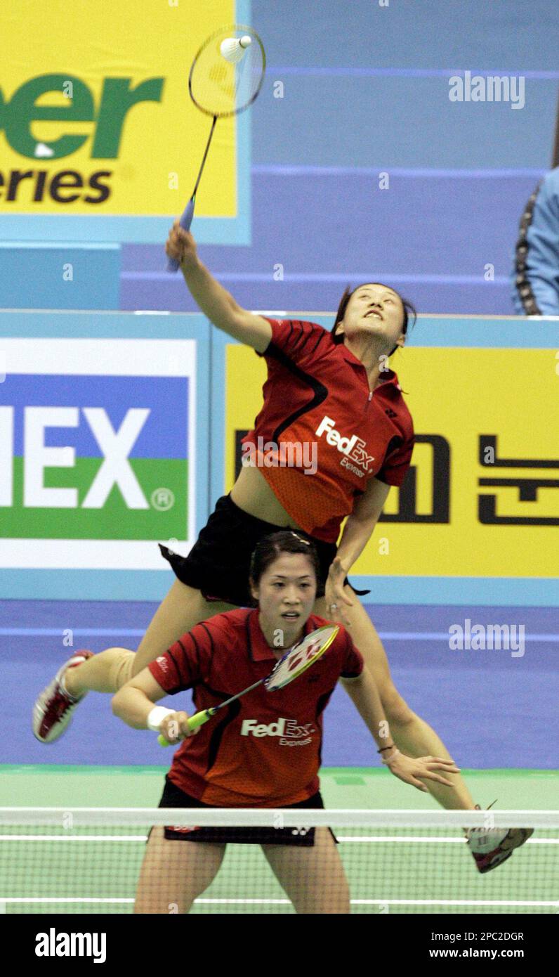 Chinas Sui Huang, top, returns the shuttlecock against South Korea as her partner Ling Gao looks on during the womens double semifinals in the 2007 Yonex Korea Open Badminton Super Series in