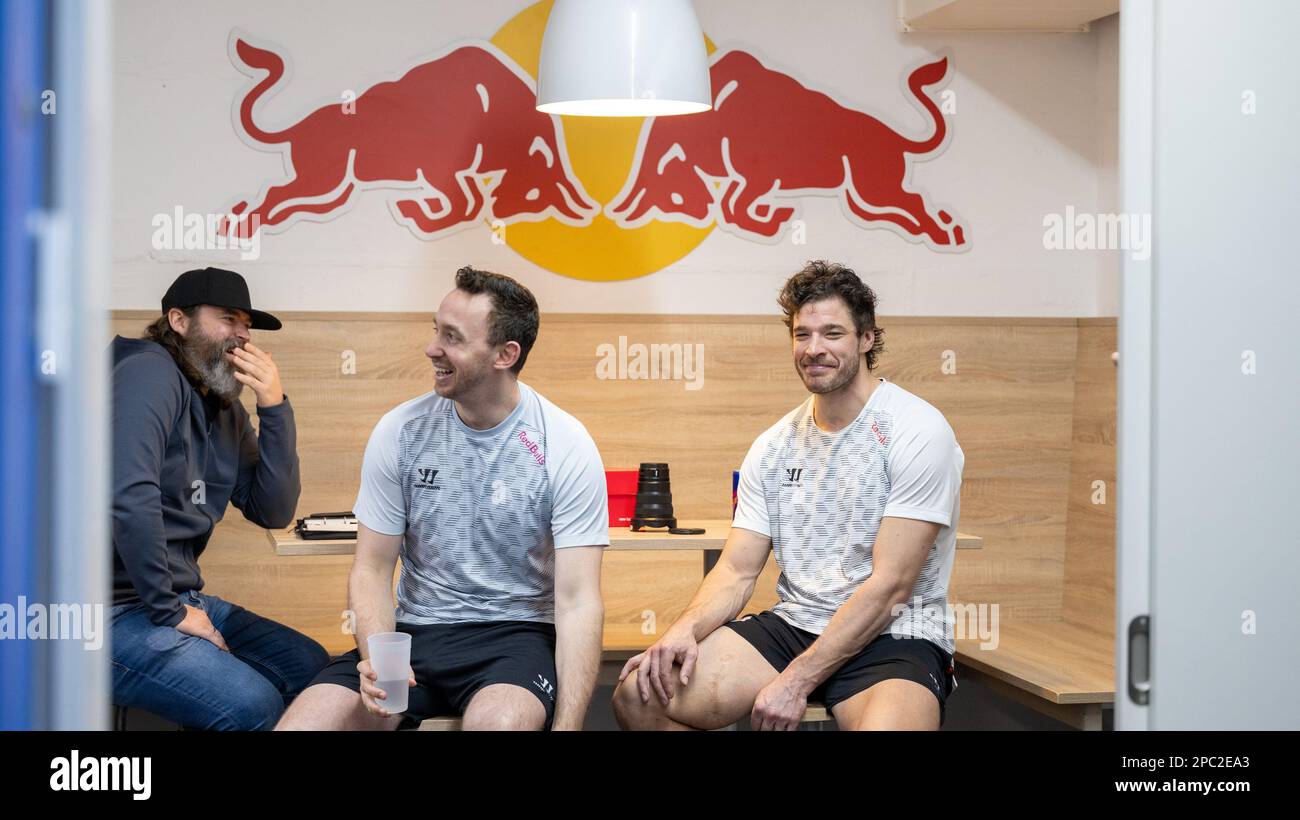 Munich, Germany. 13th Mar, 2023. Ice hockey: DEL, media round with coaches and players of EHC Red Bull Munich, training: Ben Smith (M) and Zach Redmond (r) in the coffee bar. Credit: Ulrich Gamel/Bildagentur kolbert/dpa/Alamy Live News Stock Photo