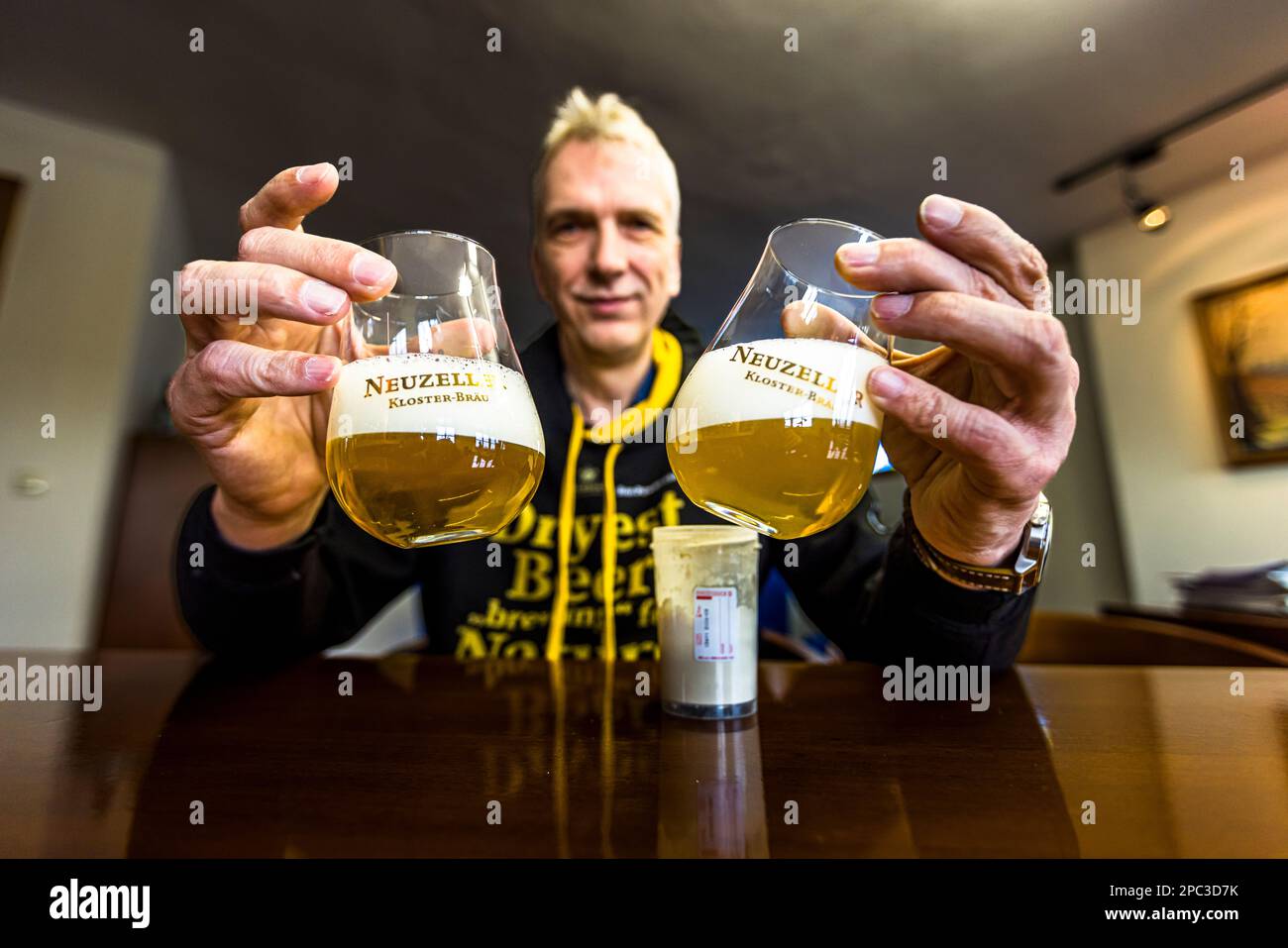 Stefan Fritsche with freshly stirred beer powder. The product innovation from the Neuzelle monastery brewery rethinks the beer process and impresses with climate-friendly arguments during transport. Stephan Fritsche, managing director of the German Klosterbrauerei Neuzelle (monastery brewery) demonstrates the novel beer powder under development Stock Photo