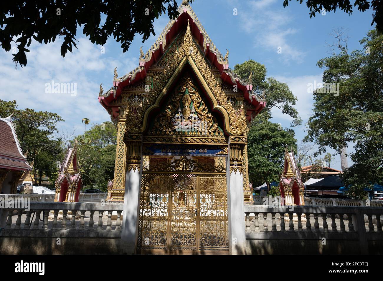 One of many golden Buddhist temples. Bangkok, Thailand Stock Photo Alamy