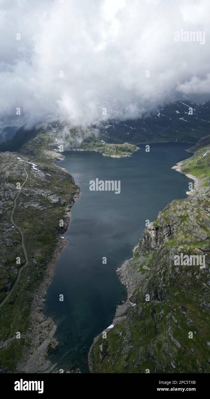 Vertical shot breathtaking lake hi-res stock photography and images - Alamy