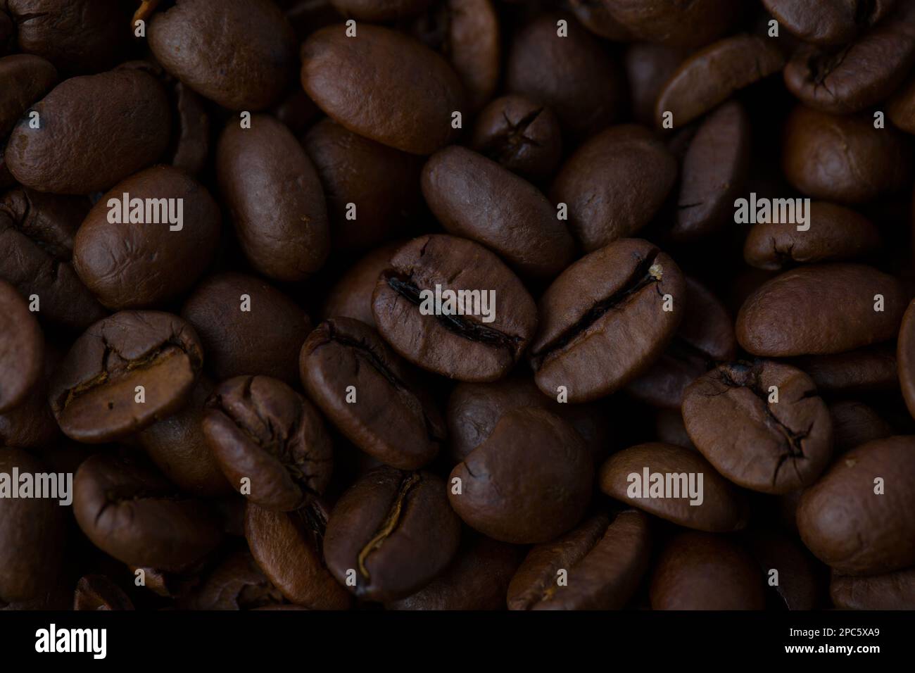 Roasted coffee beans background abstract top view Stock Photo - Alamy