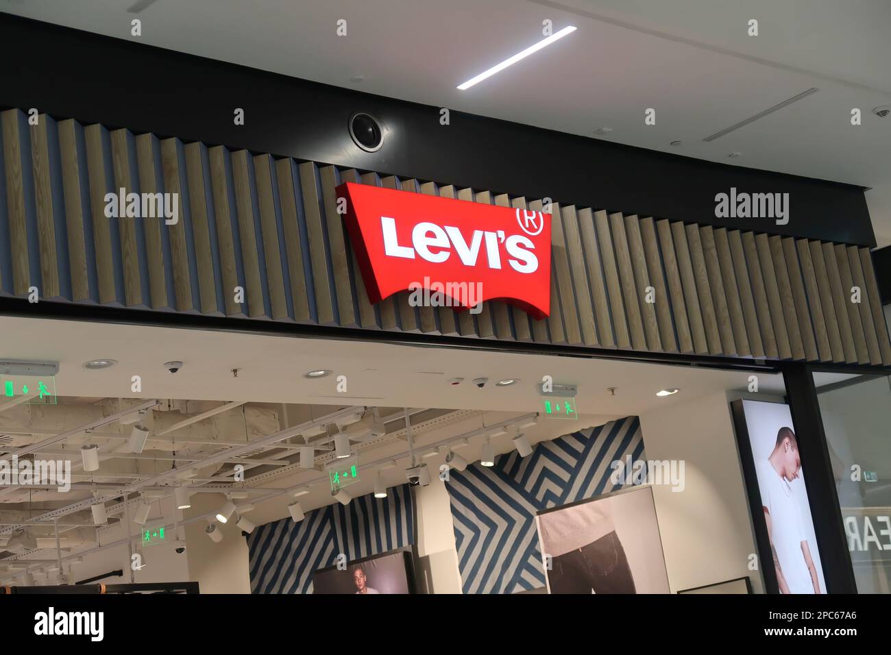 Levis on sale the mall