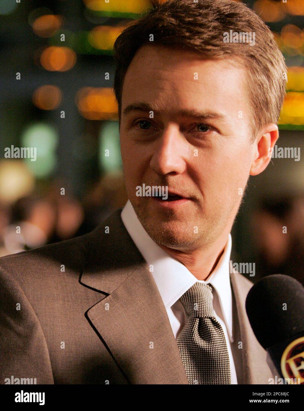 file-actor-edward-norton-arrives-at-the-premiere-of-the-painted