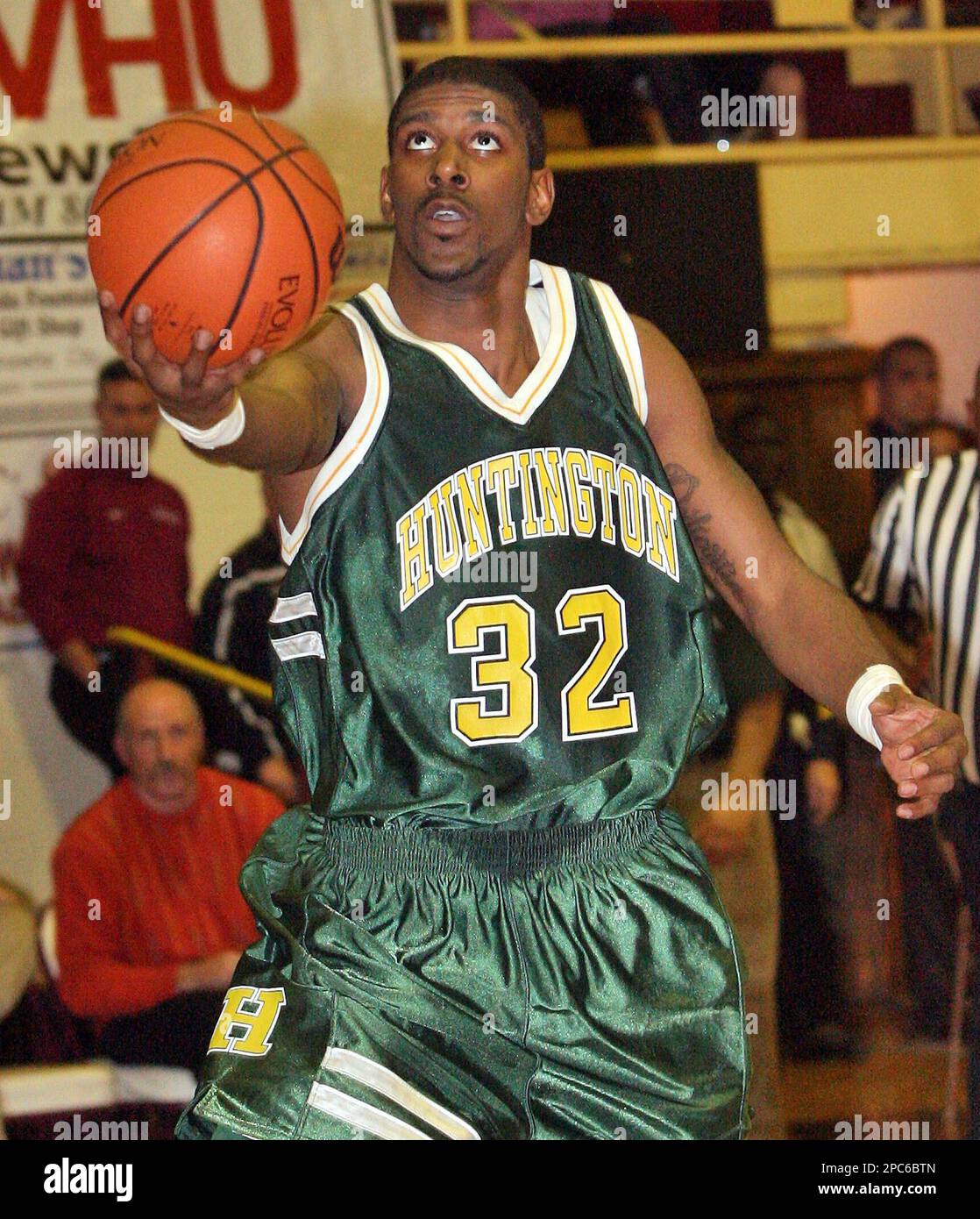 Huntington's O.J. Mayo drives the lane Tuesday, Dec. 12, 2006, during a high  school basketball game in Charleston, W.Va. (AP Photo/Micheal Switzer Stock  Photo - Alamy