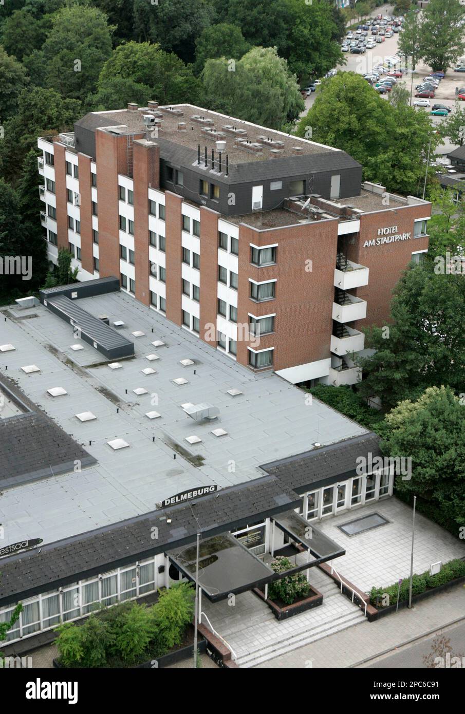 ** ARCHIV ** Das Hotel am Stadtpark in Delmenhorst, rechts