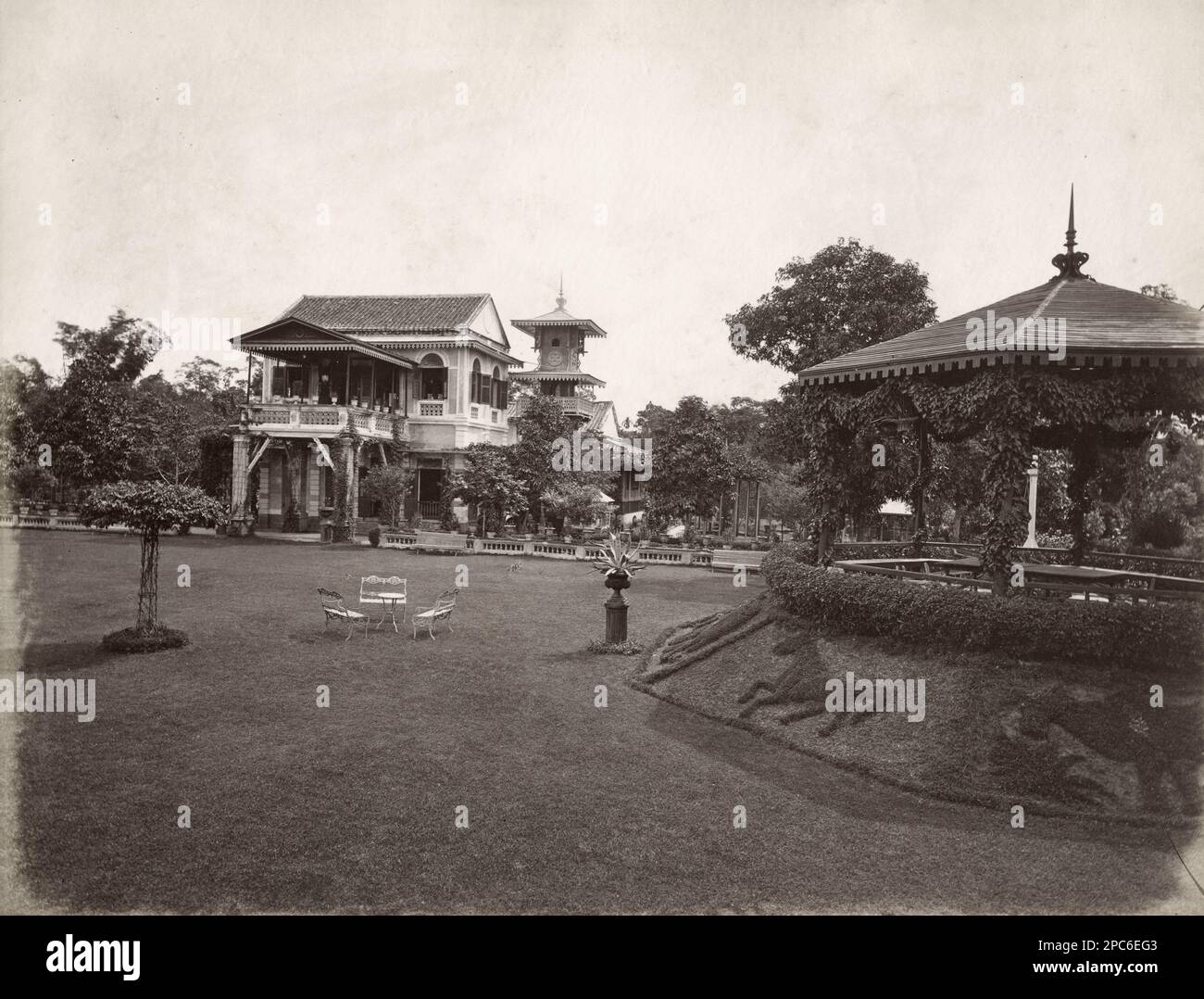 Vintage 19th c. photo: Thailand, Siam, Bangkok hpouse and garden Stock Photo