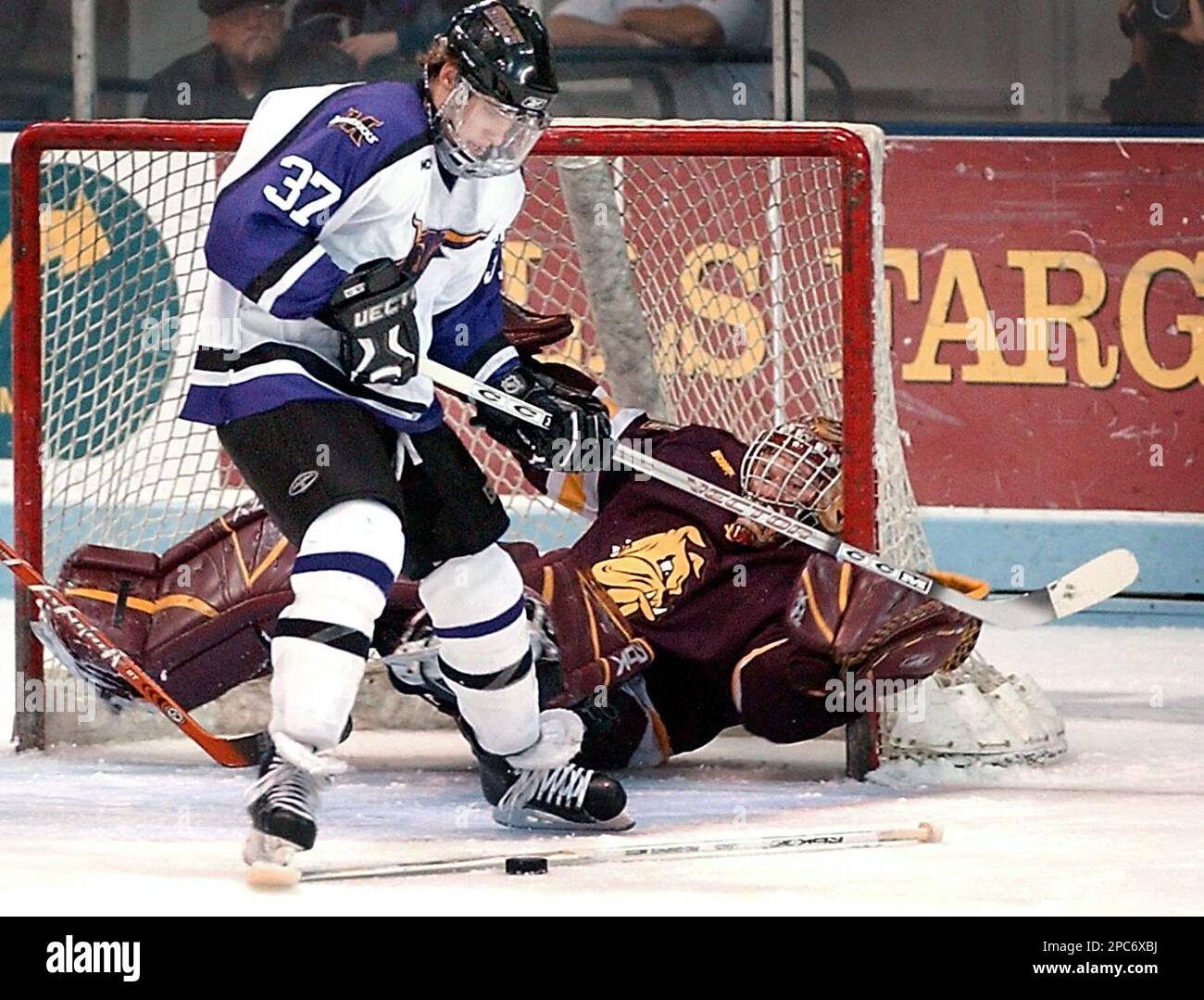 Mankato hockey hi-res stock photography and images - Alamy