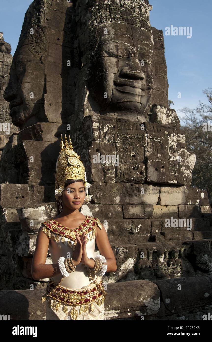 Dancer in the costume of the Apsara (dancer) at the Khmer temple, Bayon, Angkor Thom, Siem Riep, Cambodia Stock Photo