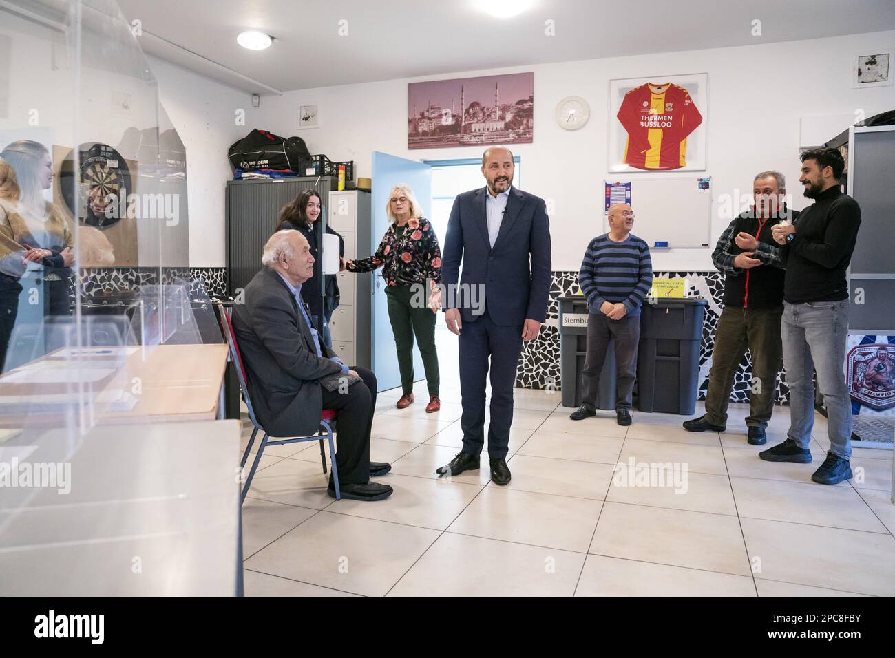 ARNHEM - Mayor Ahmed Marcouch during the trial voting in mosque Turkyem, in the run-up to the Provincial Council elections. ANP JEROEN JUMELET netherlands out - belgium out Stock Photo