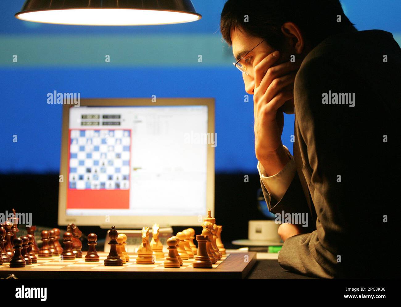 Der russische Schachweltmeister Wladimir Kramnik spielt am Sonntag, 3. Dez