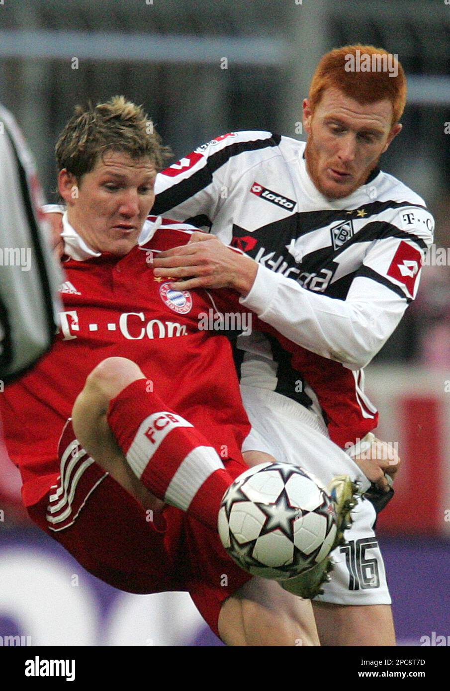 Gladbach's Bernd Thijs from Belgium, left, fights for the ball with Ranisav  Jovanovic from Mainz during German first division soccer match between  Borussia Moenchengladbach and FSV Mainz 05 in Moenchengladbach, Germany,  Saturday,