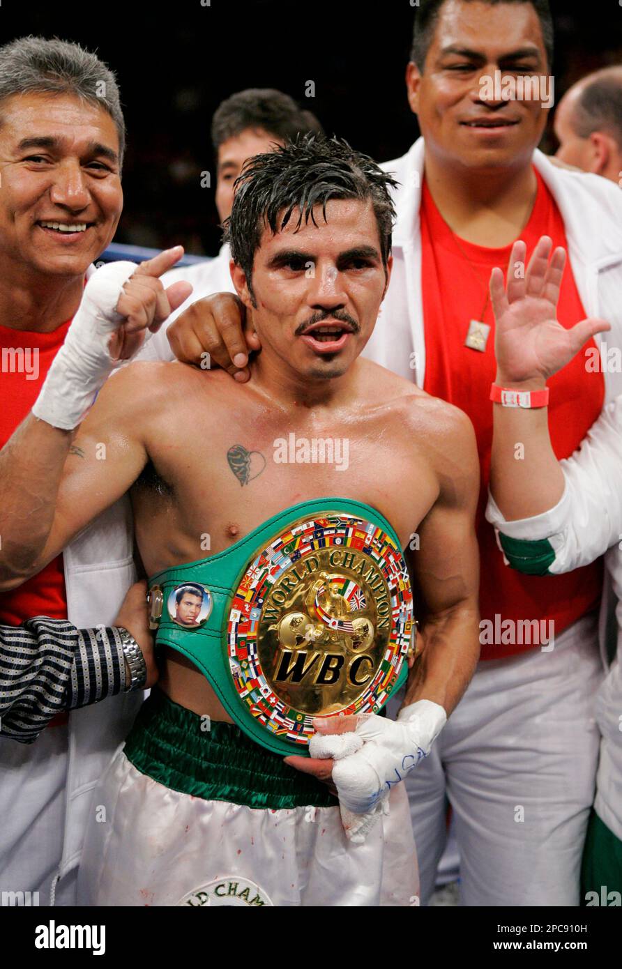 FILE ** Mexicos Omar Nino wears his championship belt after fighting to a majority draw against Brian Viloria in their scheduled 12-round, WBC world mini flyweight title boxing match at the
