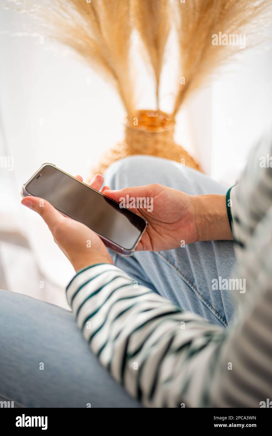 Hand using pastel hi-res stock photography and images - Alamy