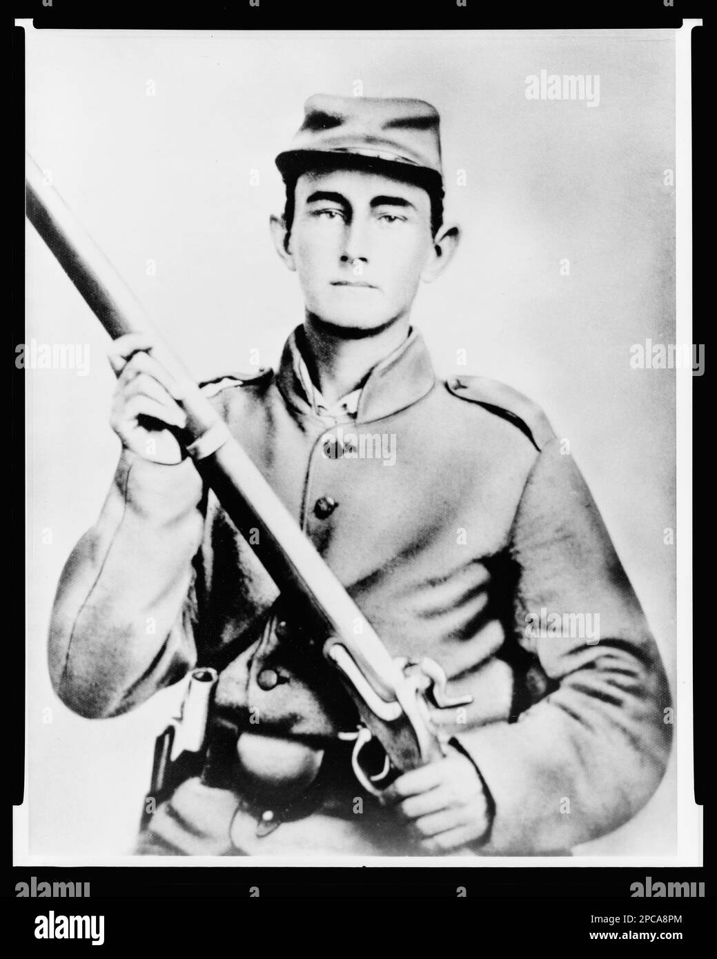 Enoch Hooper Cook, Jr., Pvt, Co. H. 38th Alabama Infantry, C.S.A., half-length portrait, facing front holding rifle. Civil War Photograph Collection . Cook, Enoch Hooper, Military service, 1860-1870, Soldiers, Confederate, 1860-1870, United States, History, Civil War, 1861-1865, Military personnel, Confederate. Stock Photo