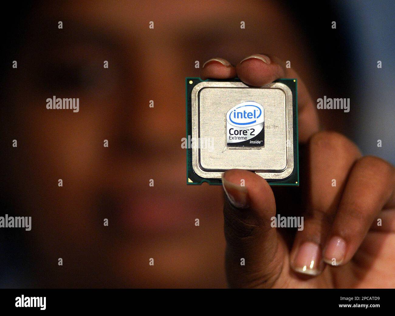 Beven etnisch Landelijk A model shows Intel's Core 2 Extreme Quad-core processor at a global launch  in Chennai, India, Tuesday, Nov. 14, 2006. Intel launched Quad-Code Intel  Xeon 5300 and Intel Core 2 Extreme Quad-core