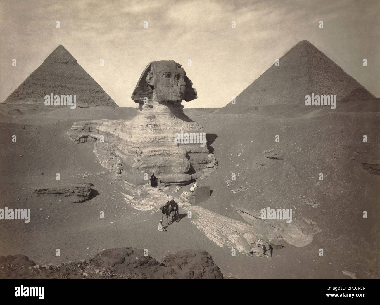 1890 ca. , GIZA , El CAIRO , EGYPT :The Great Pyramid of  Giza  and the Great Sphinx partially excaved  in Giza Necropolis  . Undentified photographer .- ANTICO EGITTO - GRANDE SFINGE - PIRAMIDE - PIRAMIDI -  FOTO STORICHE - HISTORY - GEOGRAFIA - GEOGRAPHY  - ARCHITETTURA - ARCHITECTURE - ARCHEOLOGIA - ARCHEOLOGY -  Pyramids - monumento -   - Scavi archeologici - Sito archeologico - TURISMO - TURISTI - TOURISTS - VIAGGIO - TRAVEL  ----  Archivio GBB Stock Photo