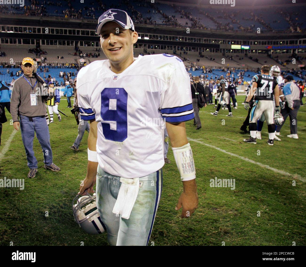 Tony Romo Game-Used Jersey Football Card –