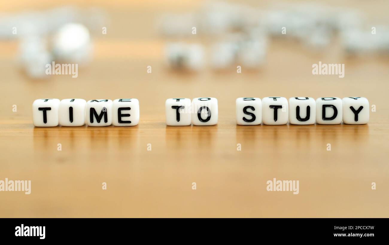 Time to study slogan in white block letter beads Stock Photo - Alamy