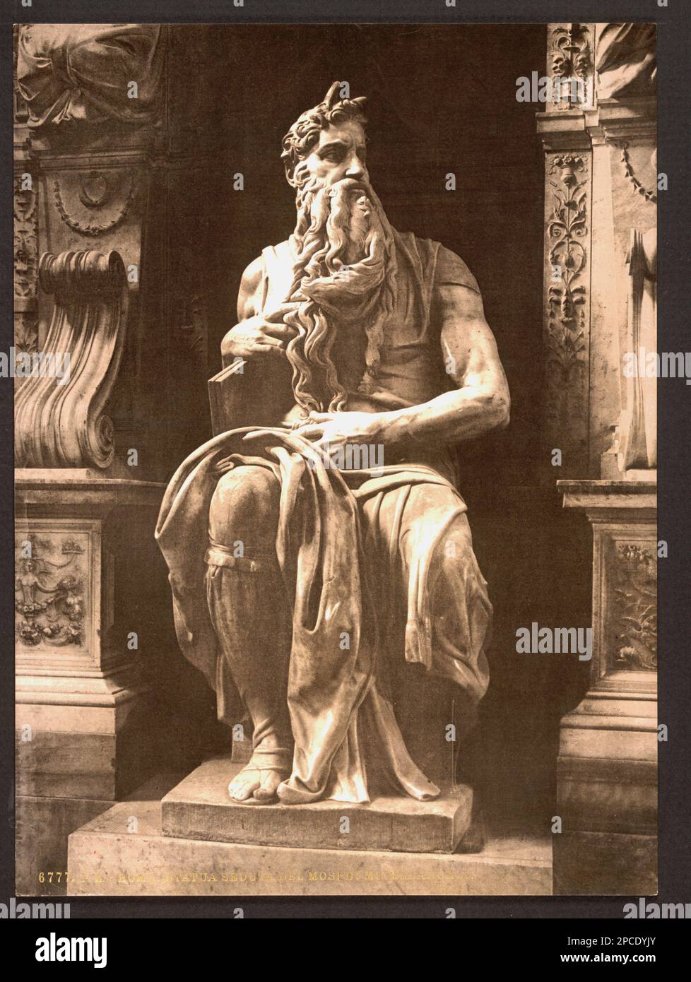 1895 ca , ROMA , ITALY : Photochrome with seated MOSES with the TEN COMMANDEMENTS tablets in Rome , by celebrated italian Renaissance sculptor MICHELANGELO BONARROTI  - RELIGIONE CATTOLICA EBRAICA - CATHOLIC RELIGION  EBRAIC - JEWISH - MOSHE' - MOYSES - ebraism - ebraismo - JEWISH - EBREO - EBREI - TAVOLE DEI DIECI COMANDAMENTI - patriarca - portrait - ritratto  - ARTS - ARTE - PORTRAIT - RITRATTO - MOSE' - Moshe - beard - barba - ARTE - ARTS - SCULTURA - SCULPTURE - Michel Angelo - Buonarroti - statua - statue - ITALIA - Mosé  ----  Archivio GBB Archivio Stock Photo