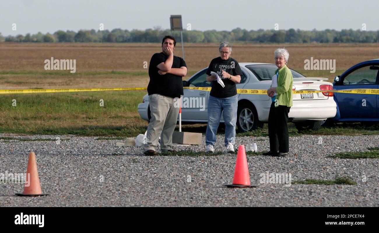 Death penalty opponents, from left, Ian Brownhill, Sister Donna Gunn