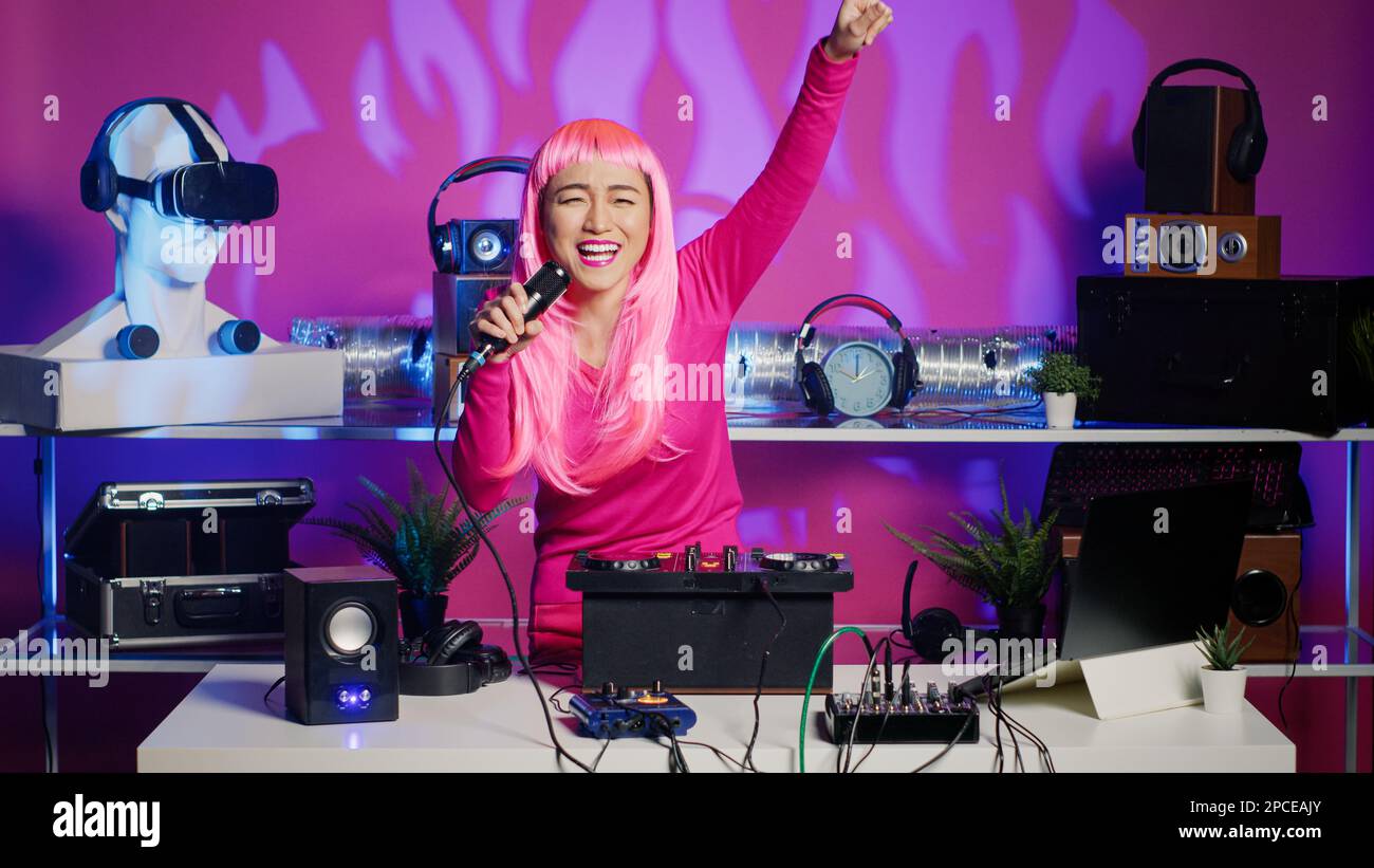 Female dj singing performing hi-res stock photography and images - Alamy