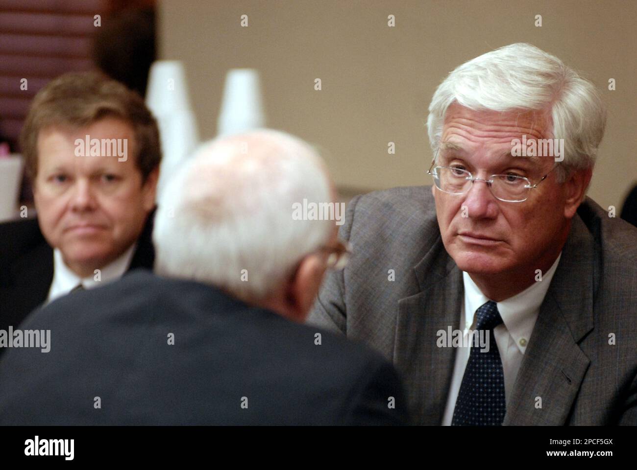 Richard Weiss, right, director of the Arkansas Department of Finance