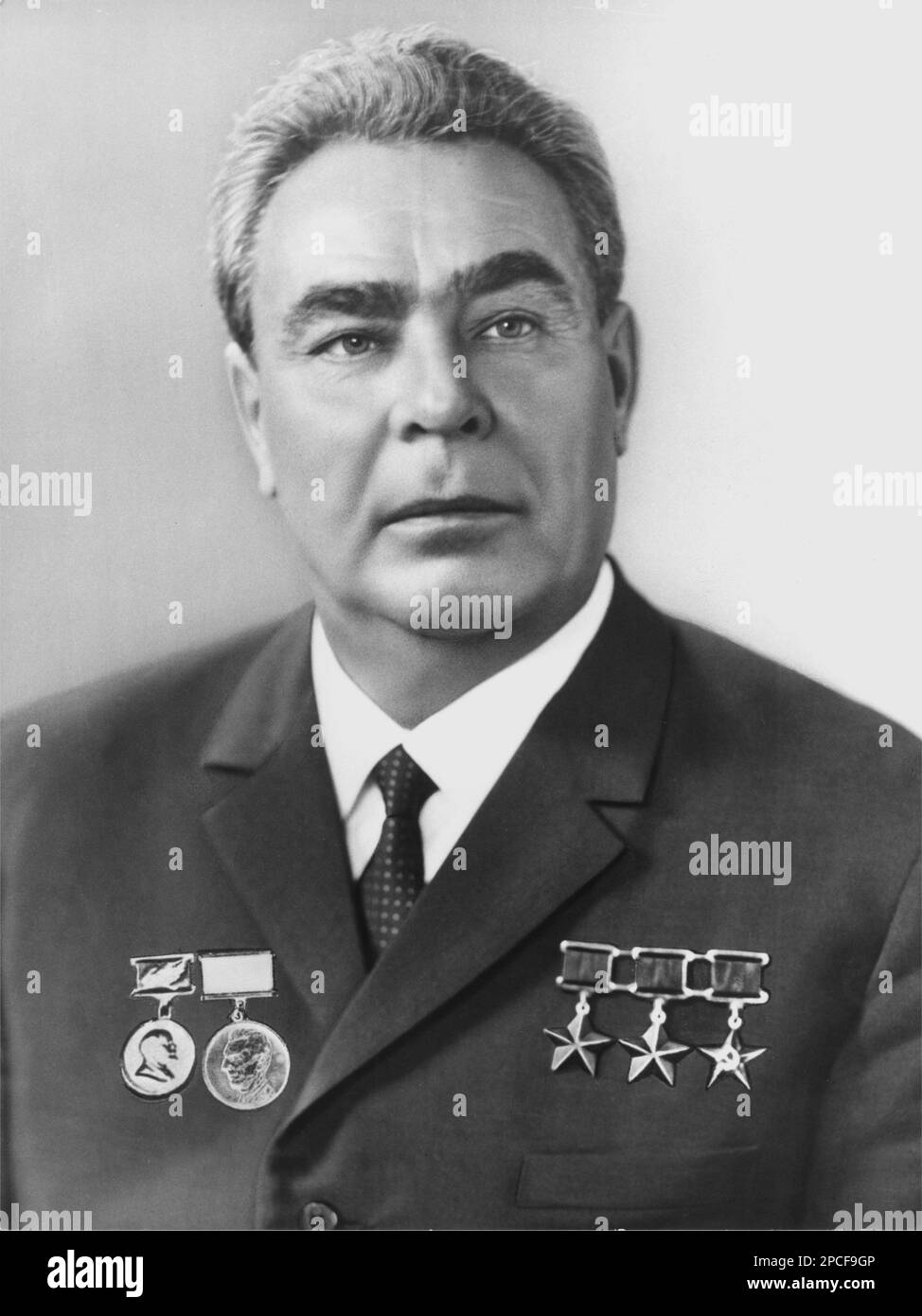 1964 ca :  The russian politician  Premier  Leonid Ilyich Brezhnev  ( 1906 - 1982 ), was General Secretary of the Communist Party of the Soviet Union (and thus political leader of the Soviet Union) from 1964 to 1982, serving in that position longer than anyone except Joseph Stalin . Official portrait by Tass Press  Agency - portrait - ritratto - medals - medaglia - medaglie - tie - cravatta - collar - colletto - POLITICO - POLITICA - POLITIC - SOCIALIST - SOCIALISMO - SOCIALISM  - COMUNISTA - COMUNISMO - COMMUNIST - COMMUNISM - foto storiche - foto storica - BREZNIEV -  Leonìd Il'ìc Brèznev - Stock Photo