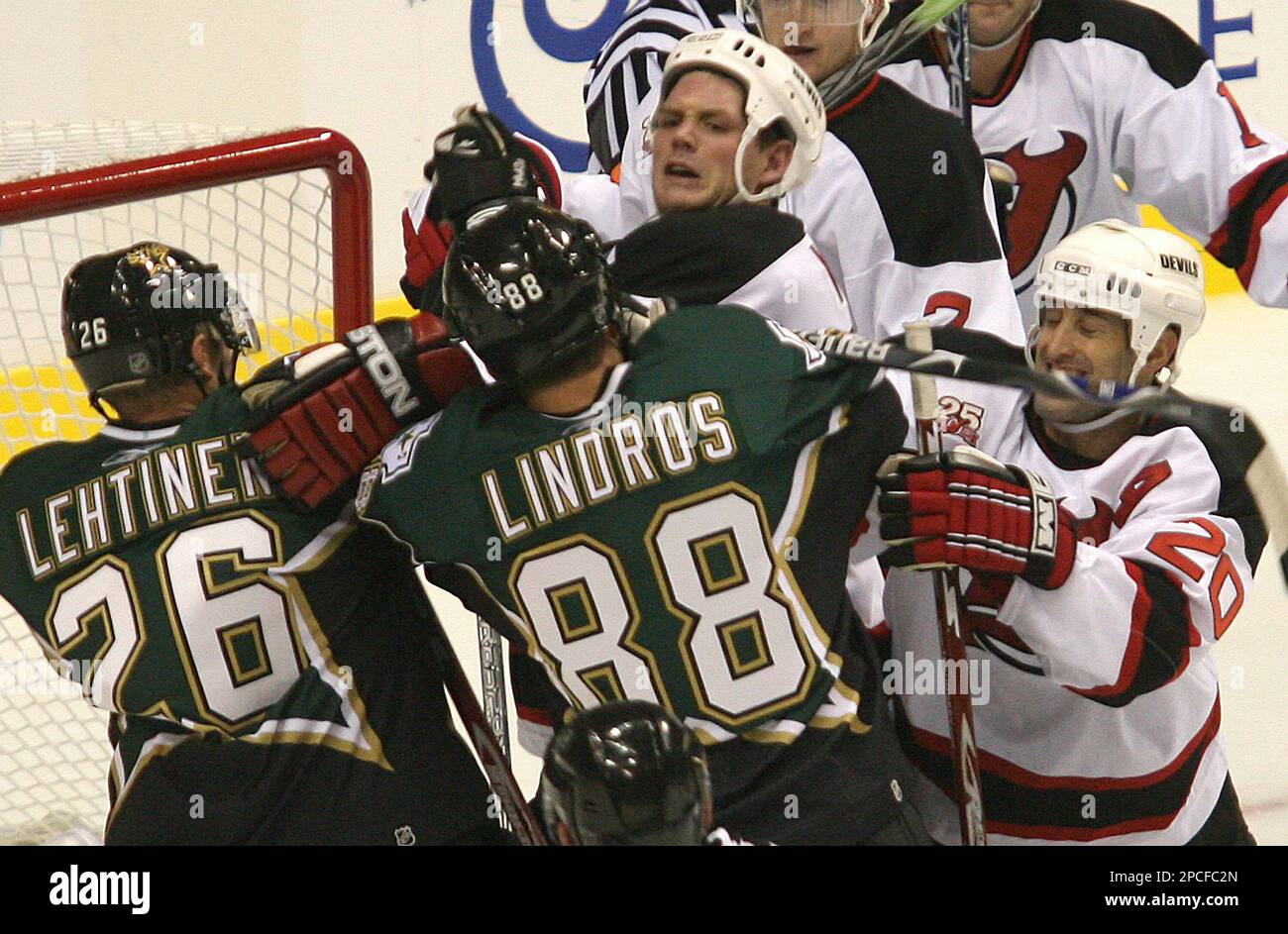 Dallas Stars' Eric Lindros (88) and Stu Barnes (14) celebrate Barnes' first  period goal against the Los Angeles Kings at the American Airlines Center  in Dallas, Texas, Monday, January 15, 2007. (Photo