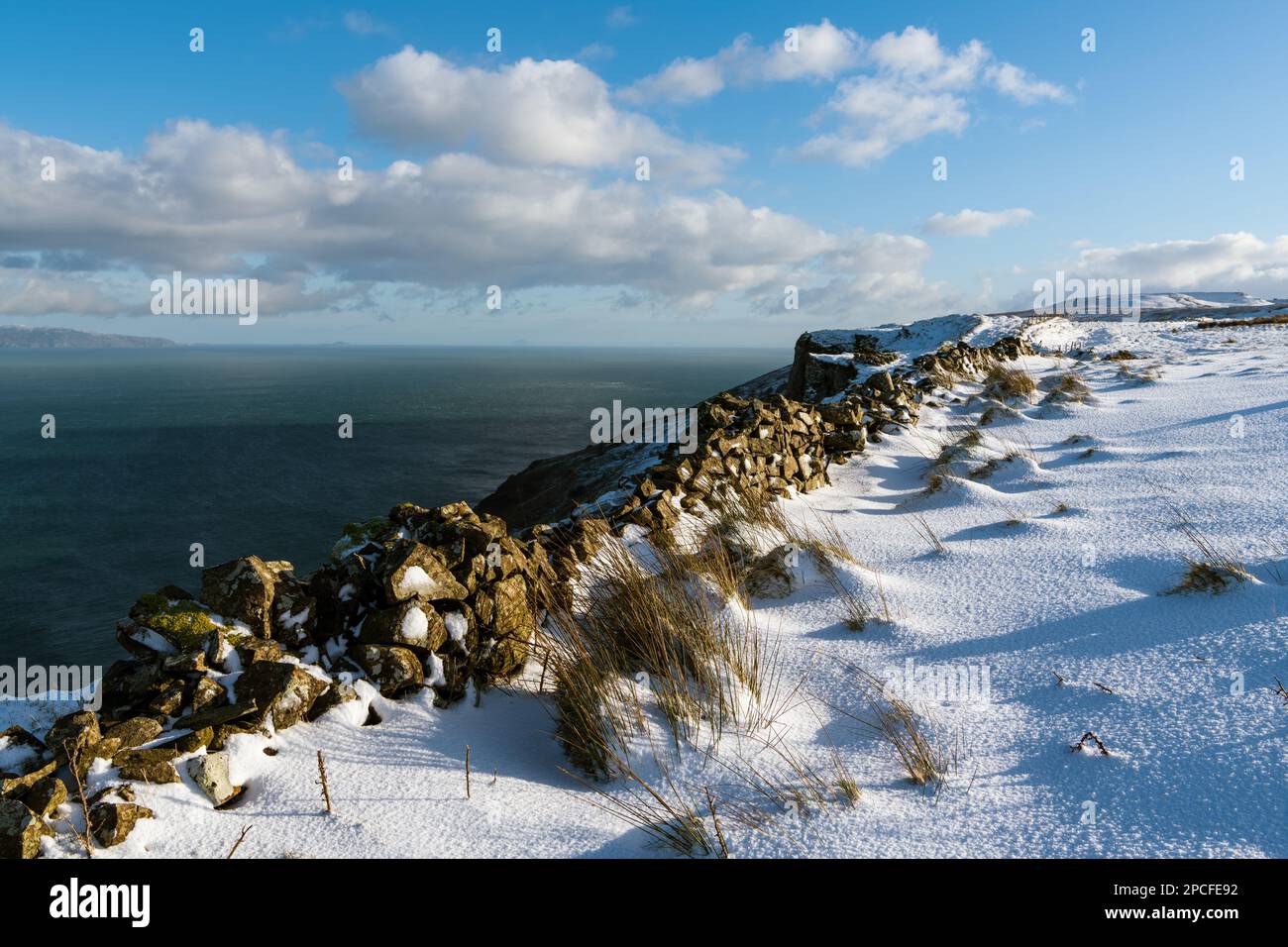 Crumbling edge hi-res stock photography and images - Alamy