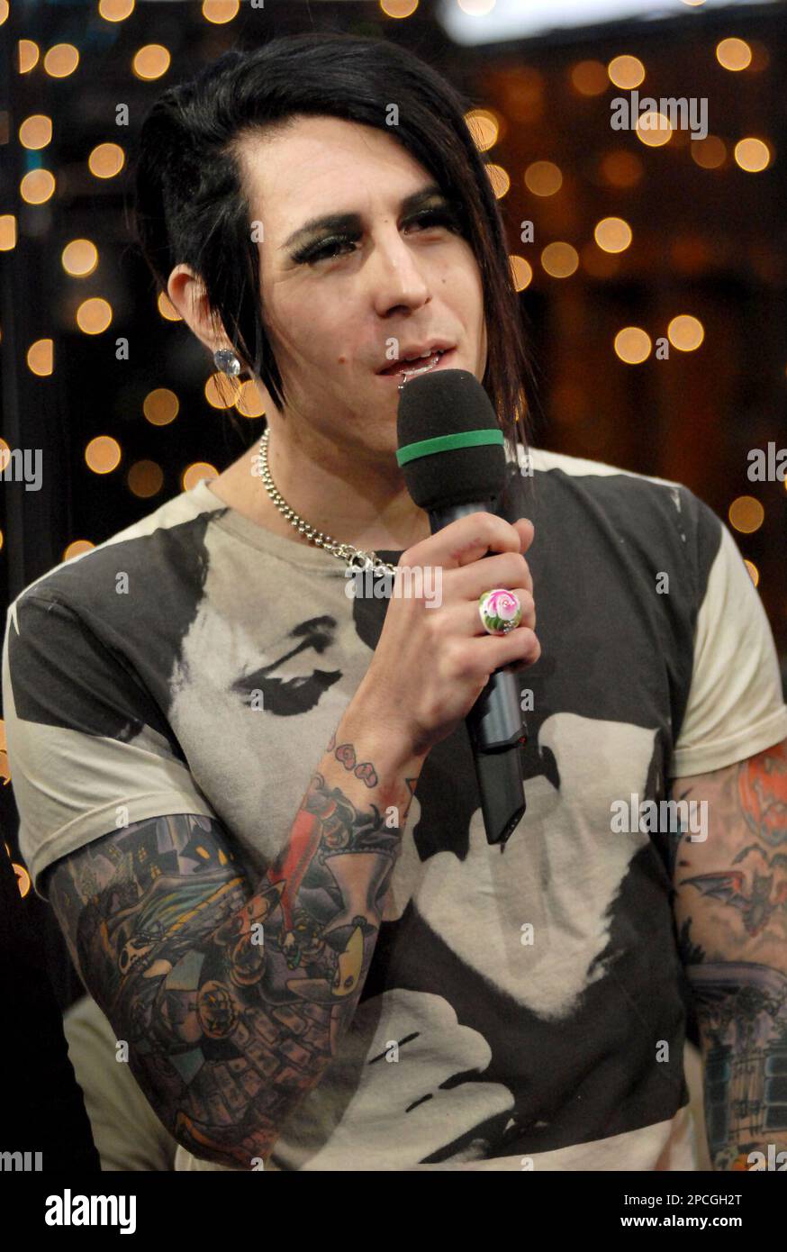 Musician Davey Havok of the band AFI appears on MTV's "Total Request Live",  Tuesday, Sept. 26, 2006, in New York. (AP Photo/Paul Hawthorne Stock Photo  - Alamy