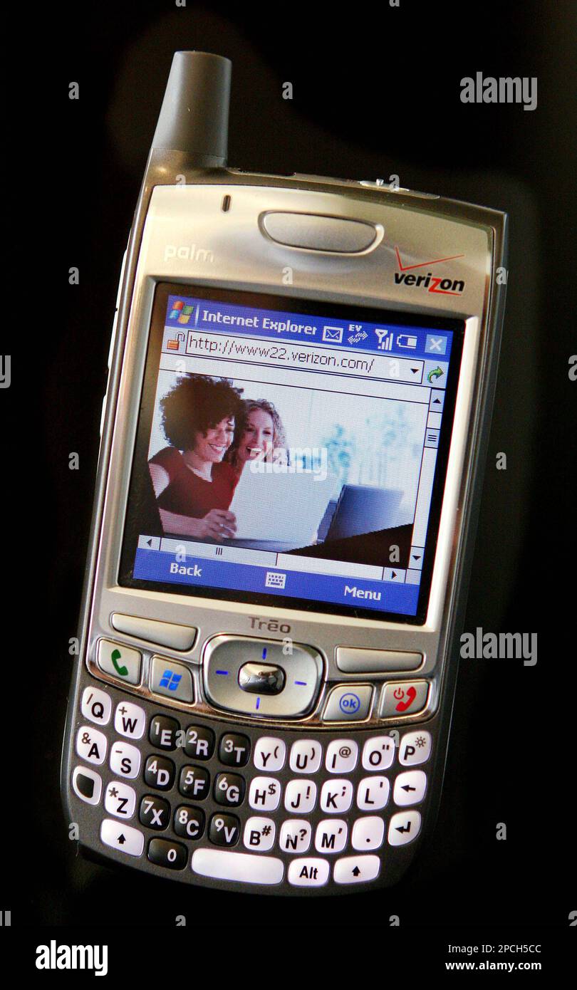 FILE ** A Palm Treo 700p marketed by Verizon is shown May 30, 2006 in a New  York file photo. Palm Inc., maker of Treo smart phones, reports its fiscal  first