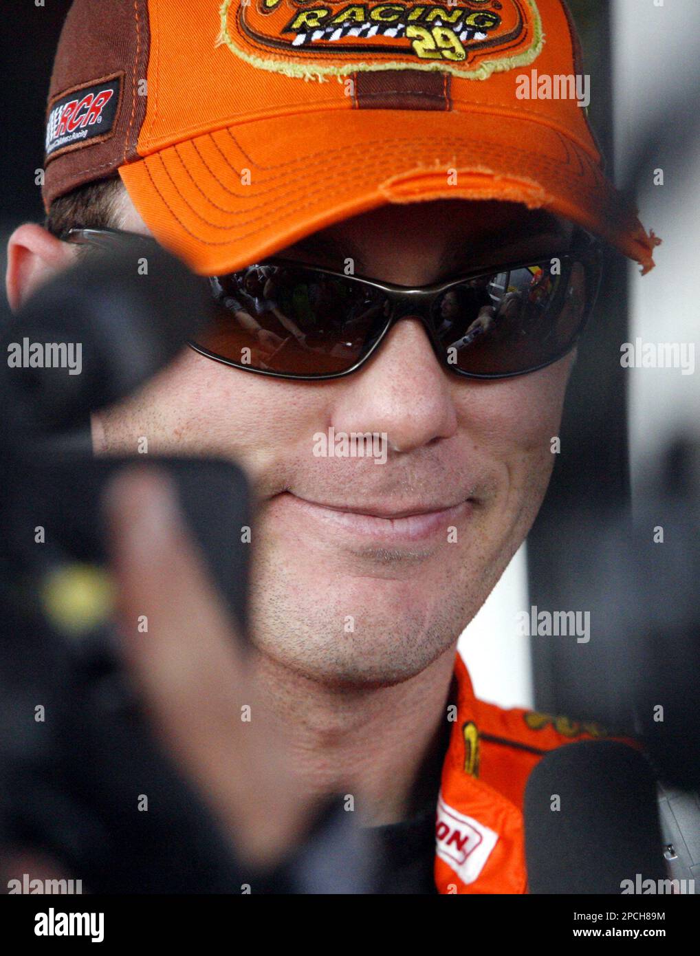 AUTO RACING PACKAGE FOR SEPT. 21 OR THEREAFTER ** NASCAR top ten driver  Kevin Harvick is seen at New Hampshire International Speedway in Loudon,  N.H. Friday Sept. 15, 2006. Harvick went