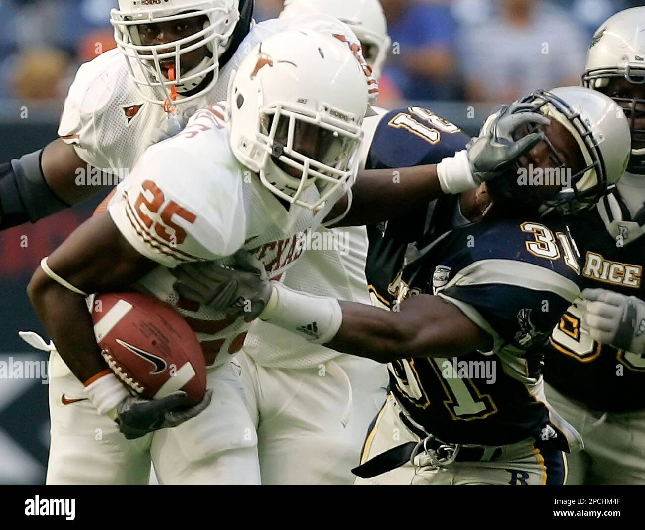 Texas running back Jamaal Charles (25) breaks away from Rice's Brian ...