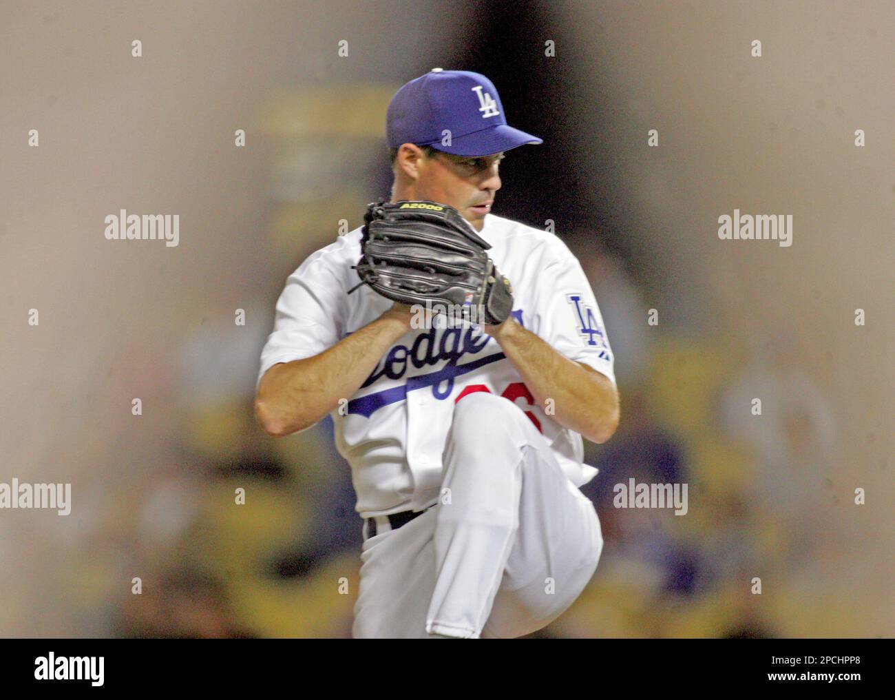 Los Angeles Dodgers' Greg Maddux pitches against the Cincinnati Reds during  the first inning of a baseball game in Los Angeles on Wednesday, Aug. 30,  2006.(AP Photo/Francis Specker Stock Photo - Alamy