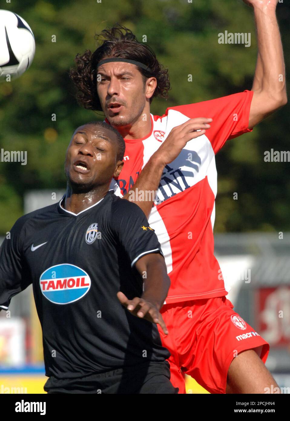 Juventus forward Marcelo Zalayeta, of Uruguay, center, jumps for the ball  as Verona's Vincenzo Italiano, left, and Marco Turati look on during an  Italian second division Serie B soccer match between Juventus