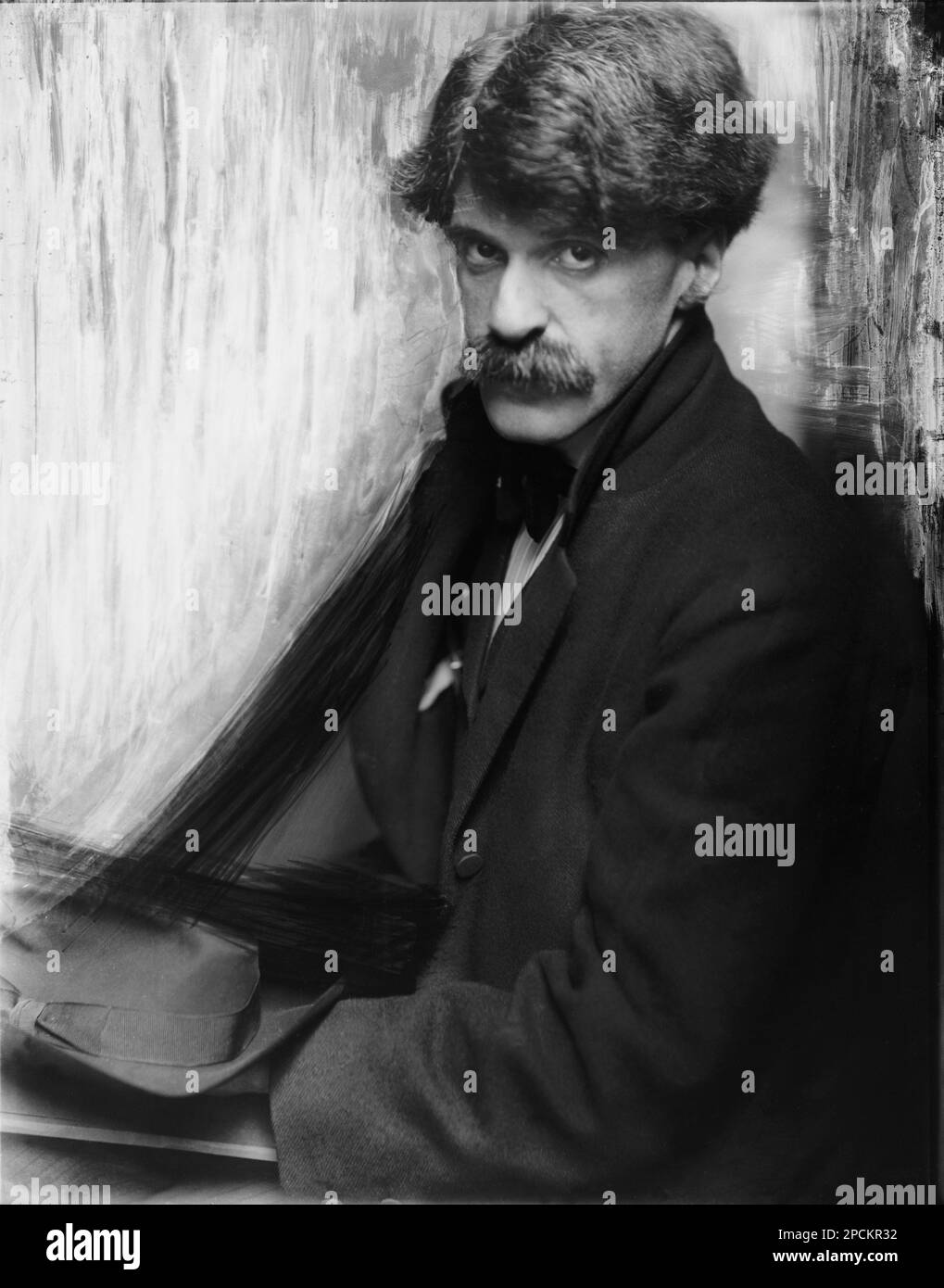 1902 , USA : ALFRED STIEGLITZ  ( 1864 - 1946 ). Photo portrait by woman photographer GERTRUDE KASEBIER ( 1852 - 1934 ). Stieglitz was an American photographer and modern art promoter who was instrumental over his fifty-year career in making photography an accepted art form. In addition to his photography, Stieglitz is known for the New York art galleries that he ran in the early part of the 20th century, where he introduced many avant-garde European artists to the U.S. He was married to painter Georgia O'Keeffe -  PORTRAIT - RITRATTO  - baffi - moustache - ARTE - VISUAL ARTS - ARTI VISIVE  - B Stock Photo
