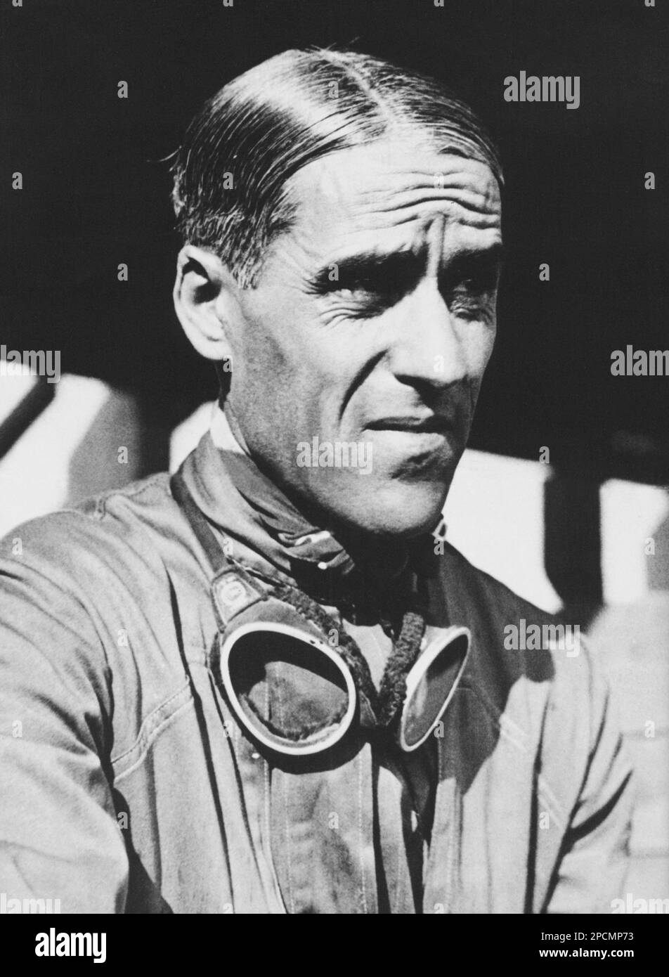 1930 ca, ITALY : Legendary Italian motorcycle and racecar driver TAZIO NUVOLARI ( 1892 - 1953 ) - SPORT - AUTOMOBILISMO - gara automobilistica - AUTOMOBILE - corsa - AUTO - CAR - HISTORY PHOTO - FOTO STORICA STORICHE - Millemiglia - automobilismo -   ----  Archivio GBB Stock Photo