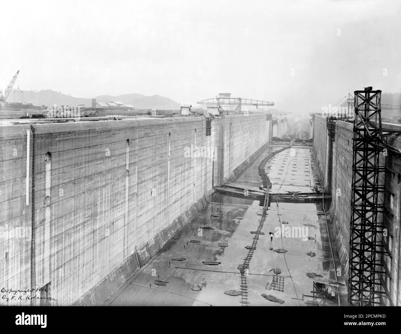 PANAMA : Looking through locks before gates were placed, Panama Canal ...