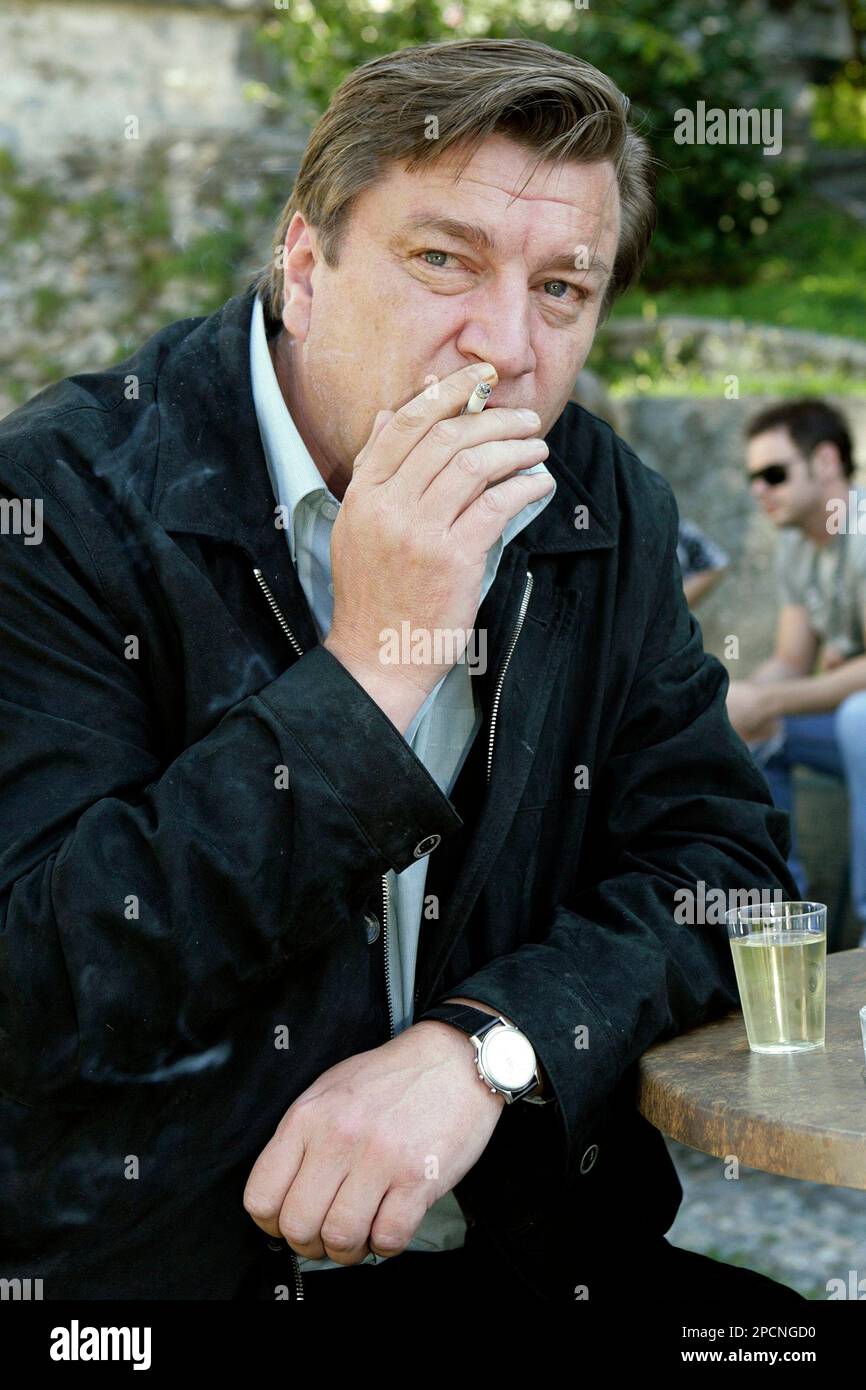 6 cigarettes a day Breakdown of answers to the question “In your opinion, how many