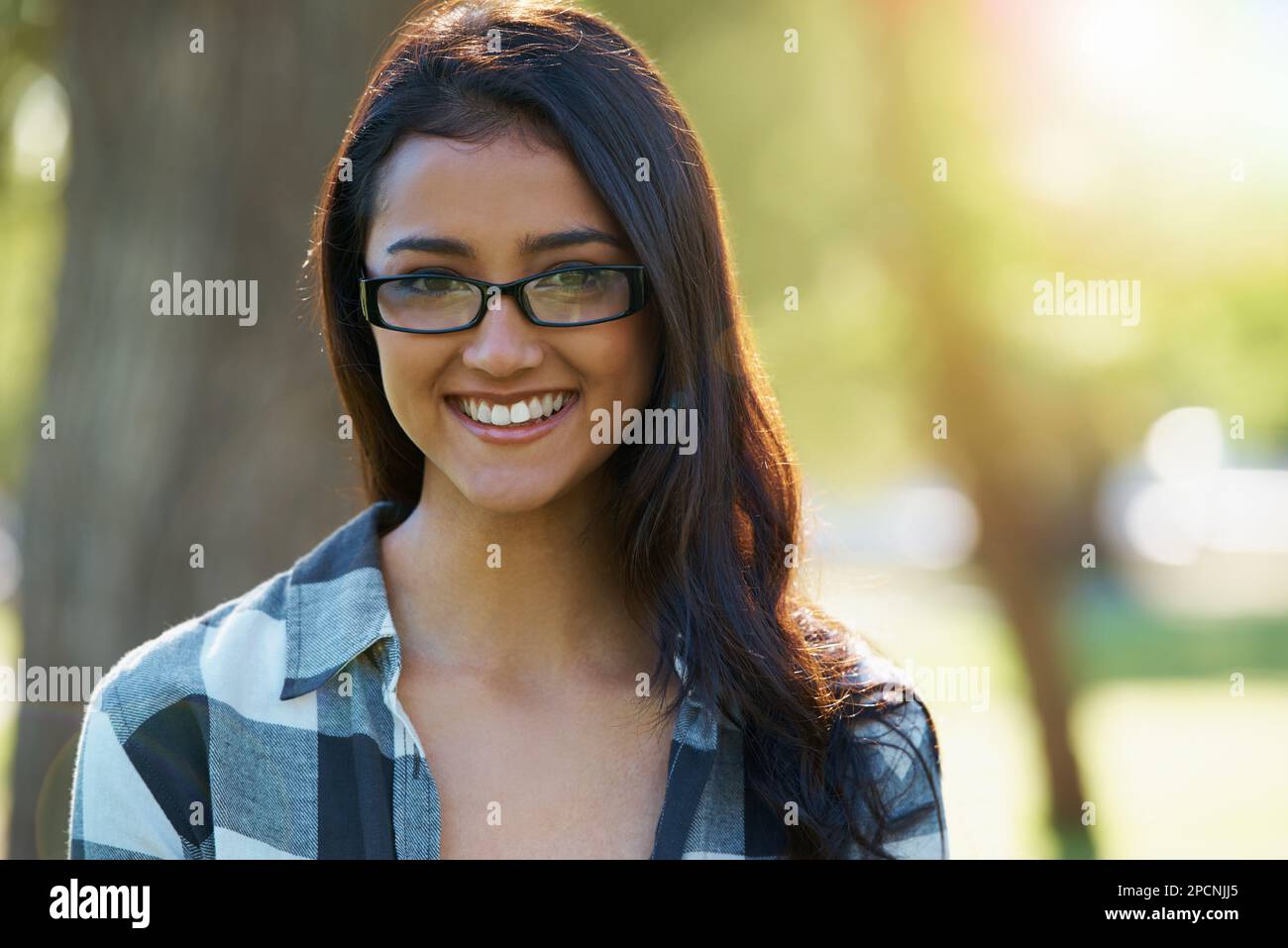 Beautiful indian woman wearing glasses hi-res stock photography and ...