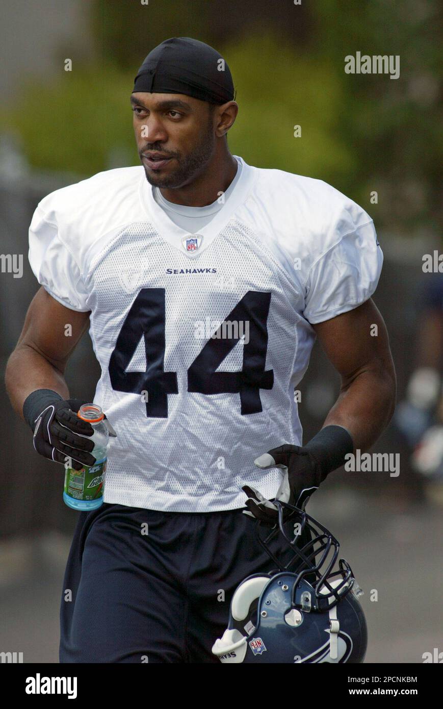 Seattle Seahawks linebacker Julian Peterson heads to the practice ...