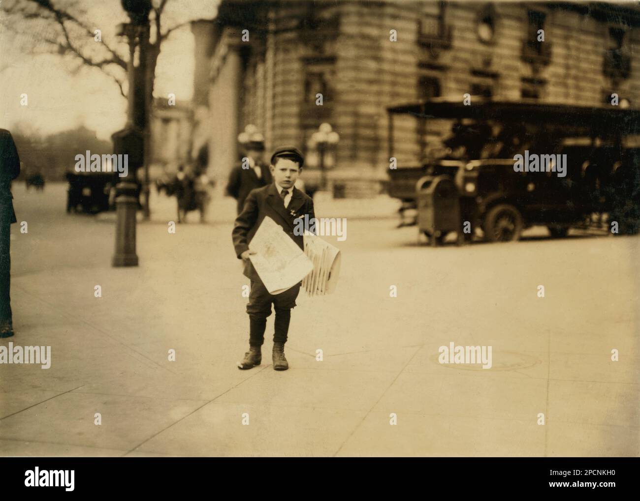 1912 , 14 april, Washington (D.C.), District of Columbia. , USA  : Israel April, 314 I St., S.W., Washington, D.C. 'I serves the President'. 9 yr. old news boy with no badge selling near Willard Hotel, Sunday P.M., 4    14    12. Been selling for several years. I found him selling after midnight April 17th and 18th. Quite a pugnacious little chap. He and his brother are said to have a large clientele among ambassadors and senators - NEWSBOYS  , Photos by LEWIS HINE ( 1874 - 1940 ) -  - NEWSBOYS  - BAMBINI -- LAVORATORI - BAMBINO - CHILDREN WORKERS - FACTORY - CHILDHOOD - INFANZIA - LAVORO MINO Stock Photo