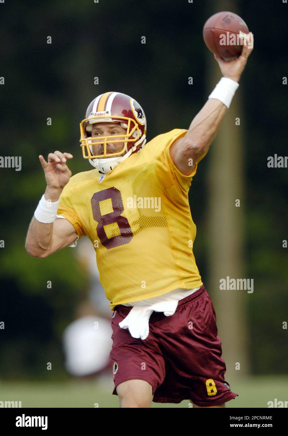 Washington Redskins quarterback Mark Brunell readies to throw against the  Denver Broncos at Invesco Field in